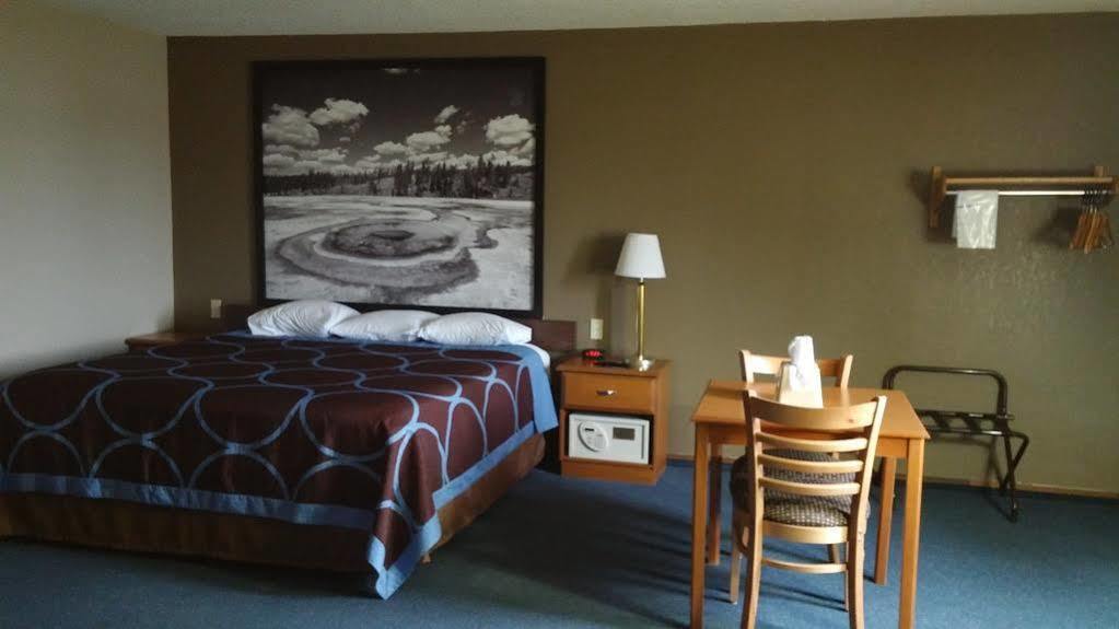 Super 8 By Wyndham Keokuk Hotel Exterior foto