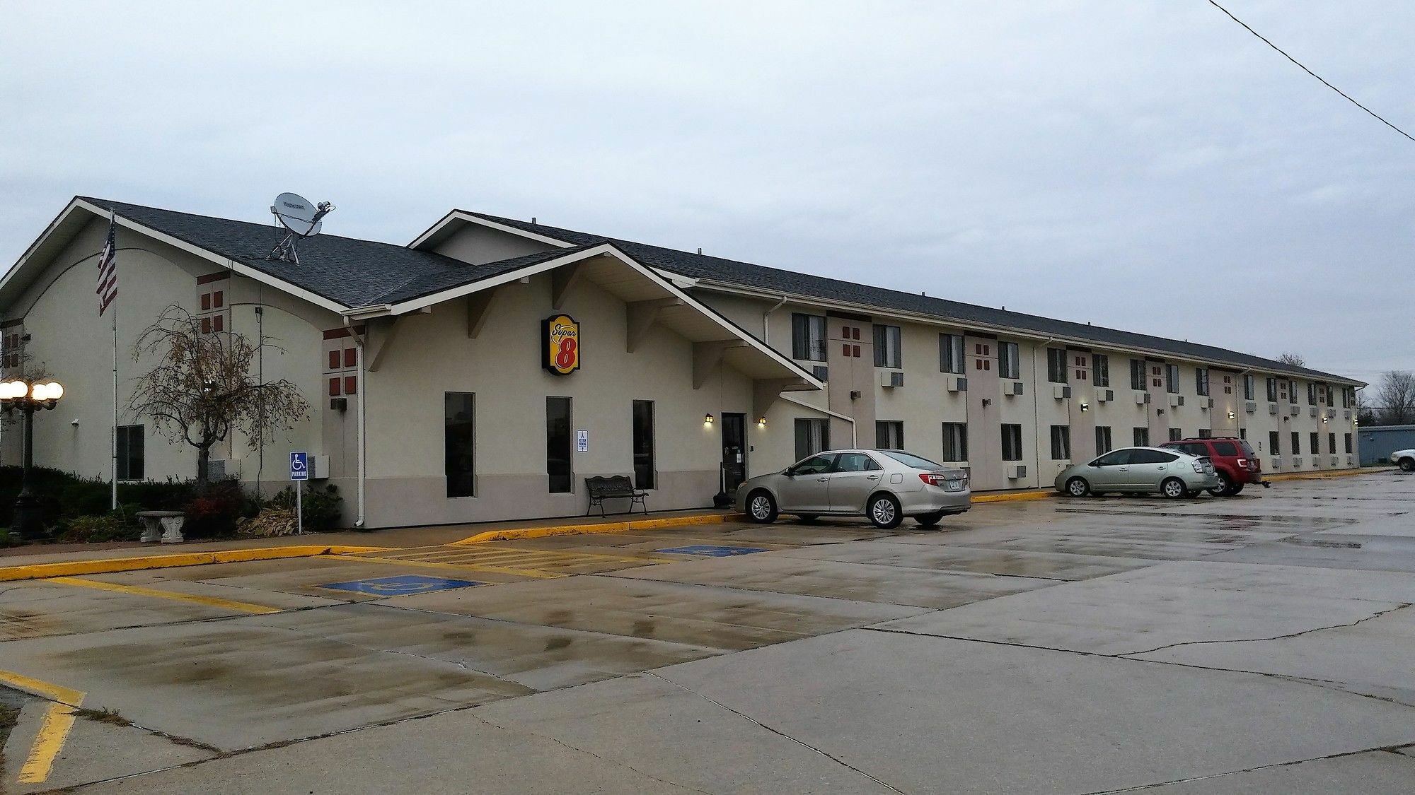 Super 8 By Wyndham Keokuk Hotel Exterior foto